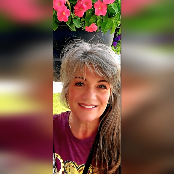 Meet your Posher, Caroline - Picture 1 of 2